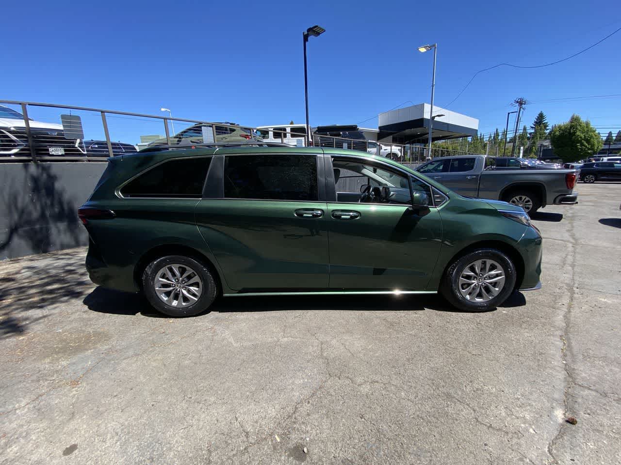 Thumbnail: 2022 Toyota Sienna - 7