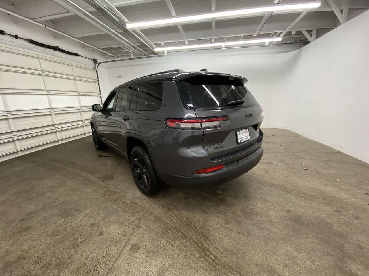 Thumbnail: 2022 Jeep Grand Cherokee - 4