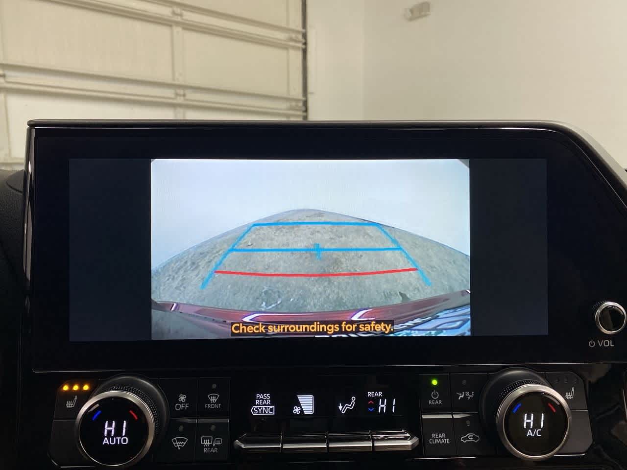 Thumbnail: 2023 Toyota Highlander - 26