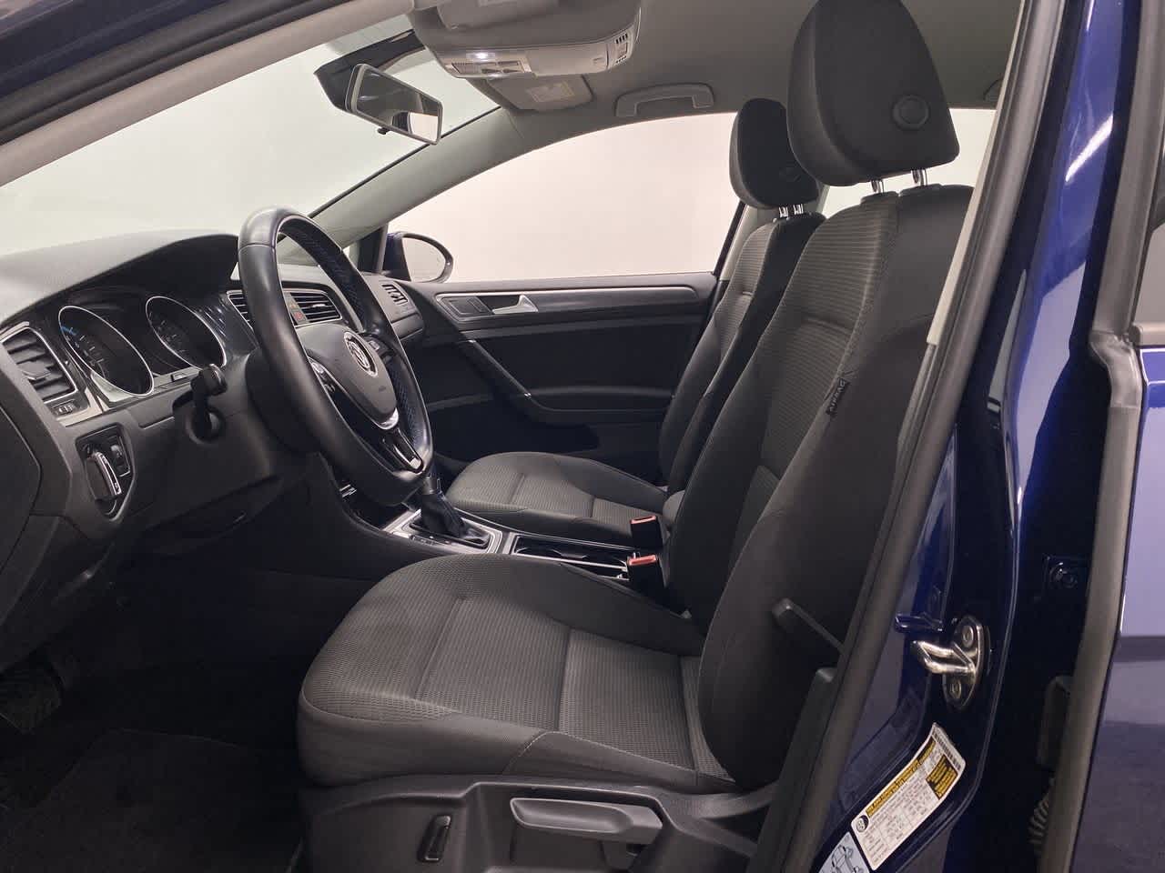 Thumbnail: 2019 Volkswagen e-Golf - 14