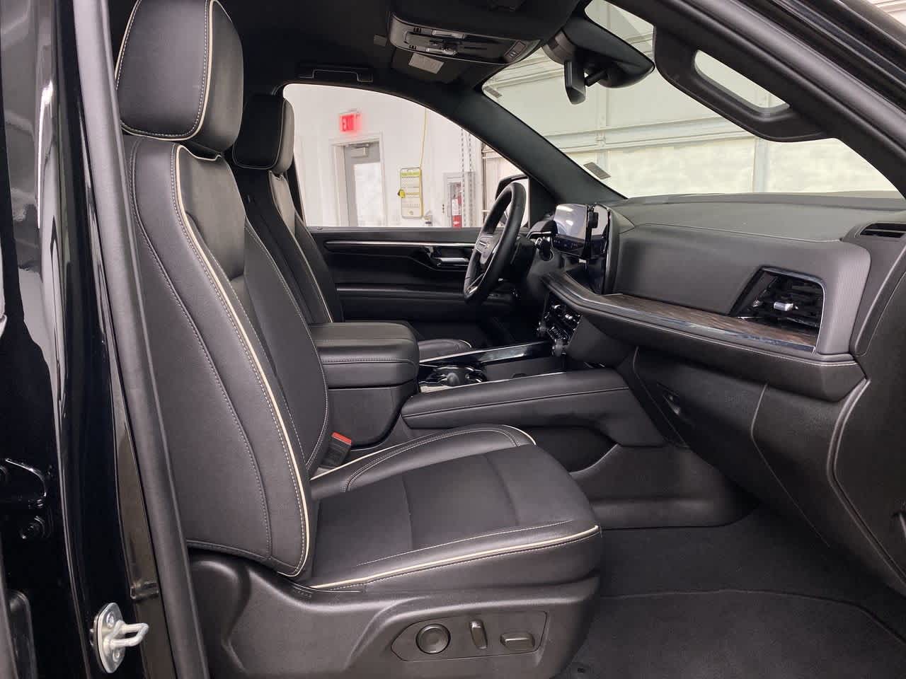 Thumbnail: 2025 Chevrolet Tahoe - 18