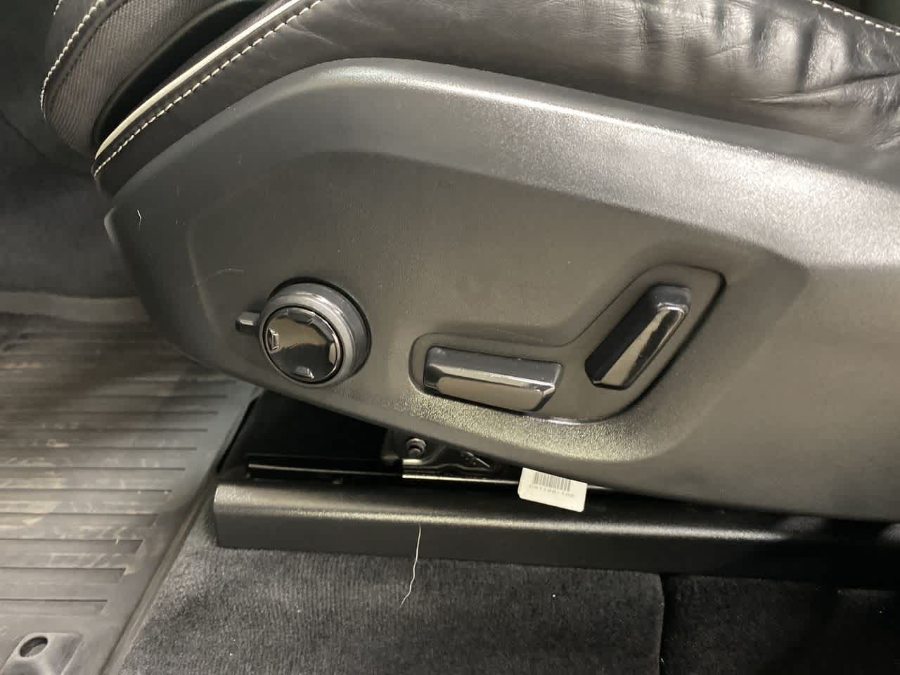 Thumbnail: 2019 Volvo XC60 - 16