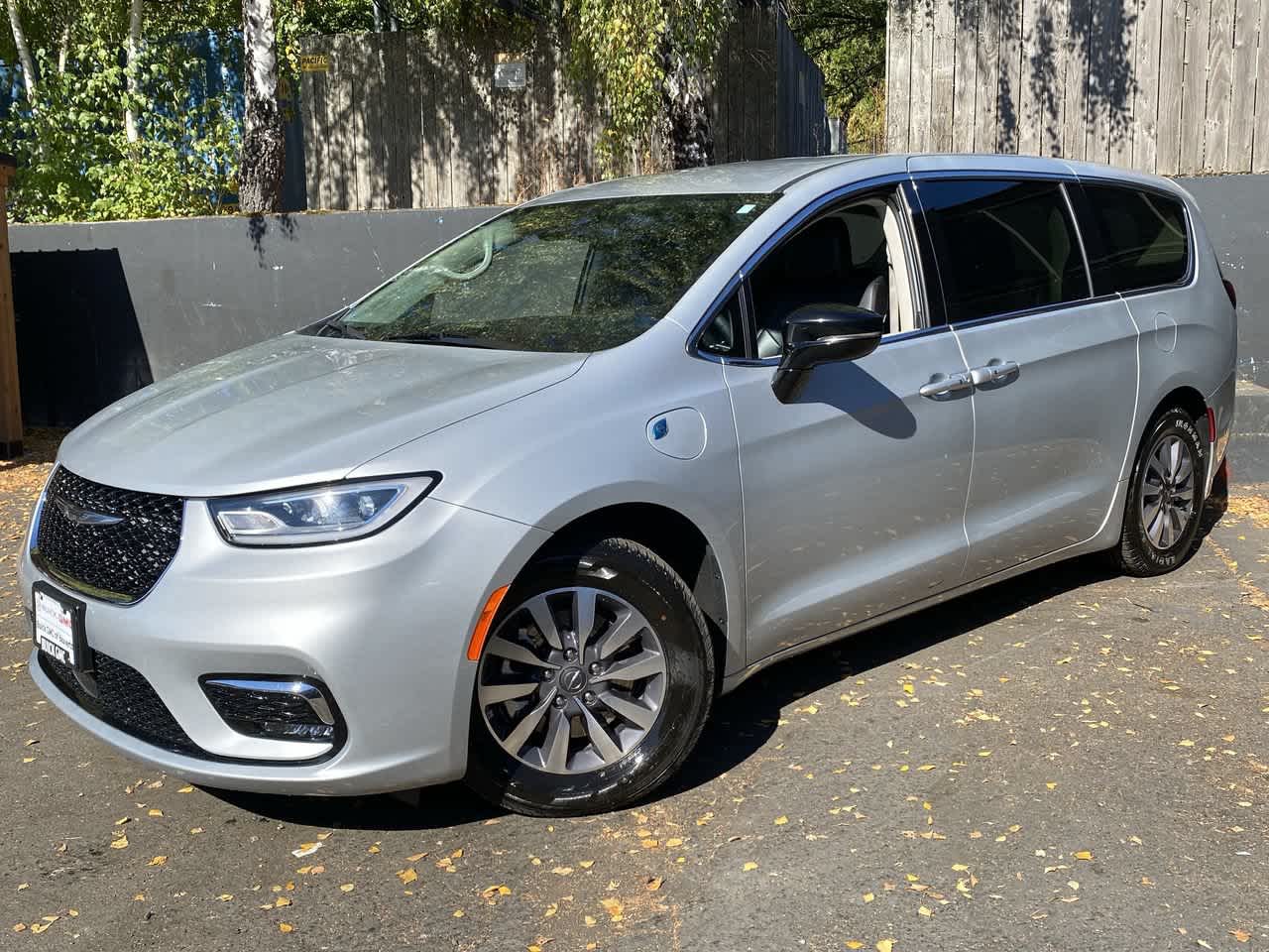 2024 Chrysler Pacifica PHEV