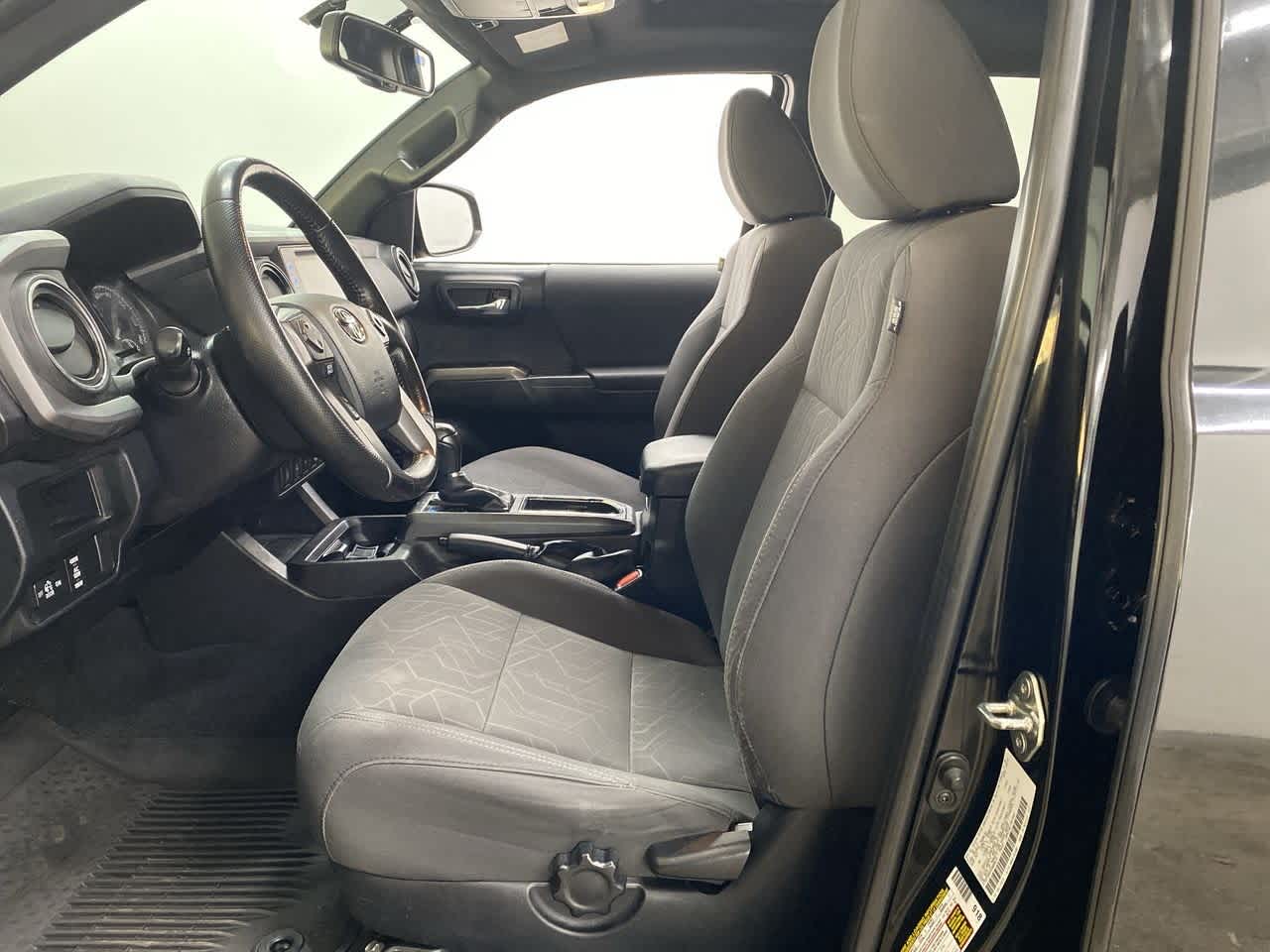 Thumbnail: 2016 Toyota Tacoma - 13