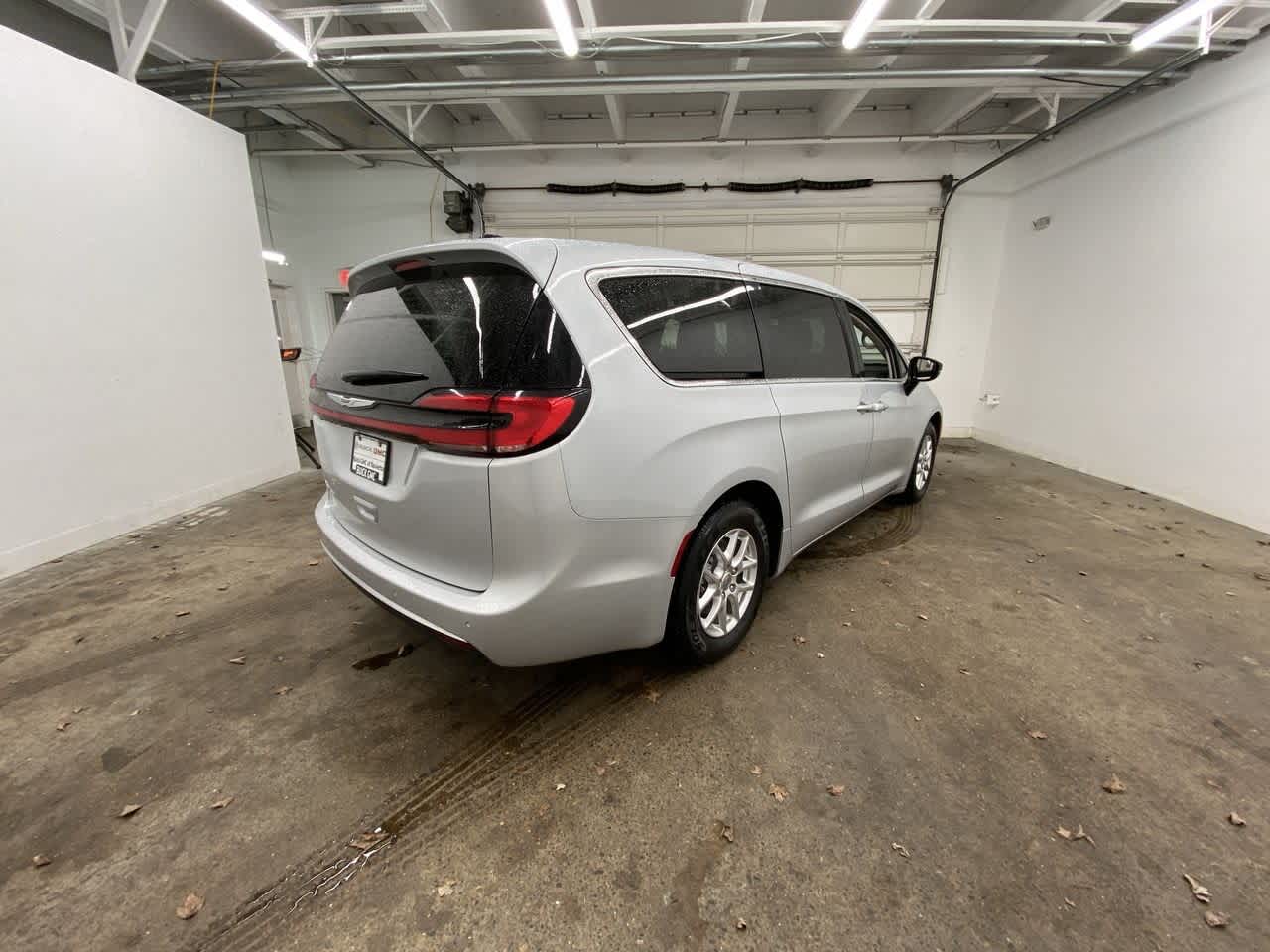 Thumbnail: 2024 Chrysler Pacifica - 6