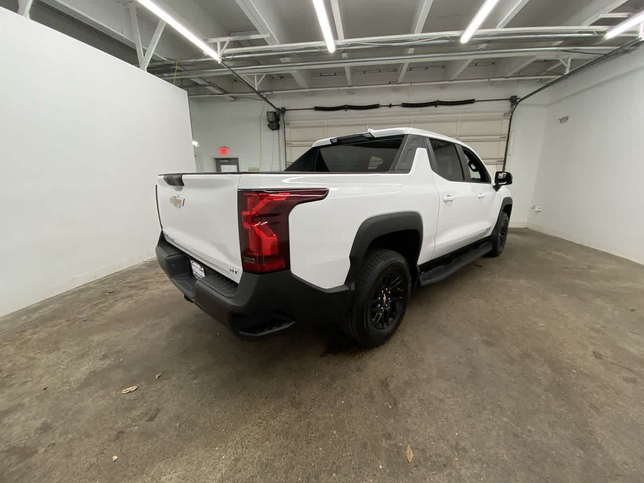 Thumbnail: 2024 Chevrolet Silverado EV - 6