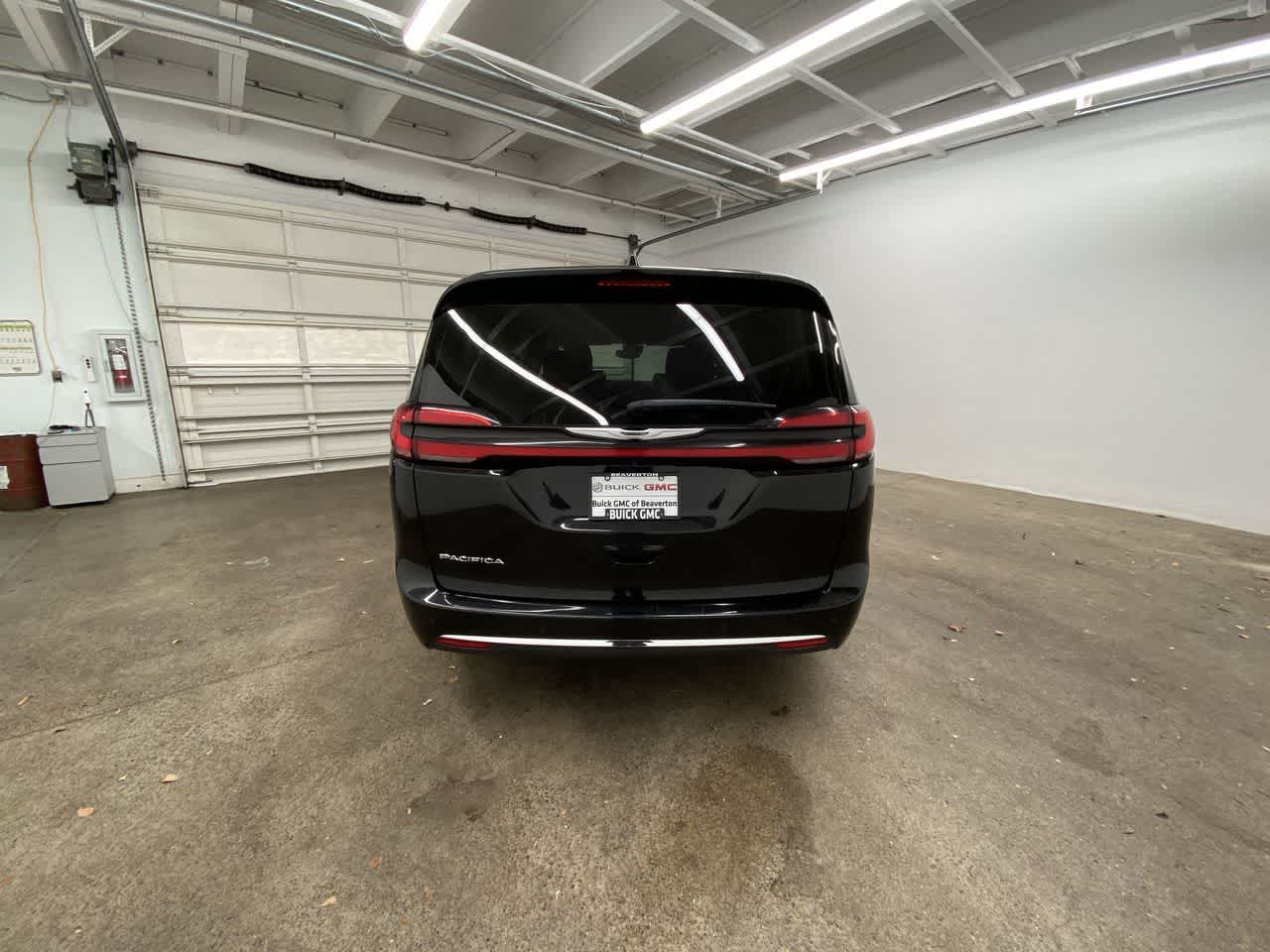 Thumbnail: 2024 Chrysler Pacifica - 5