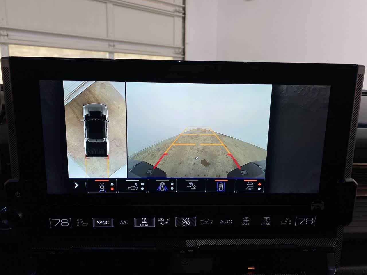 Thumbnail: 2024 GMC Hummer EV - 25