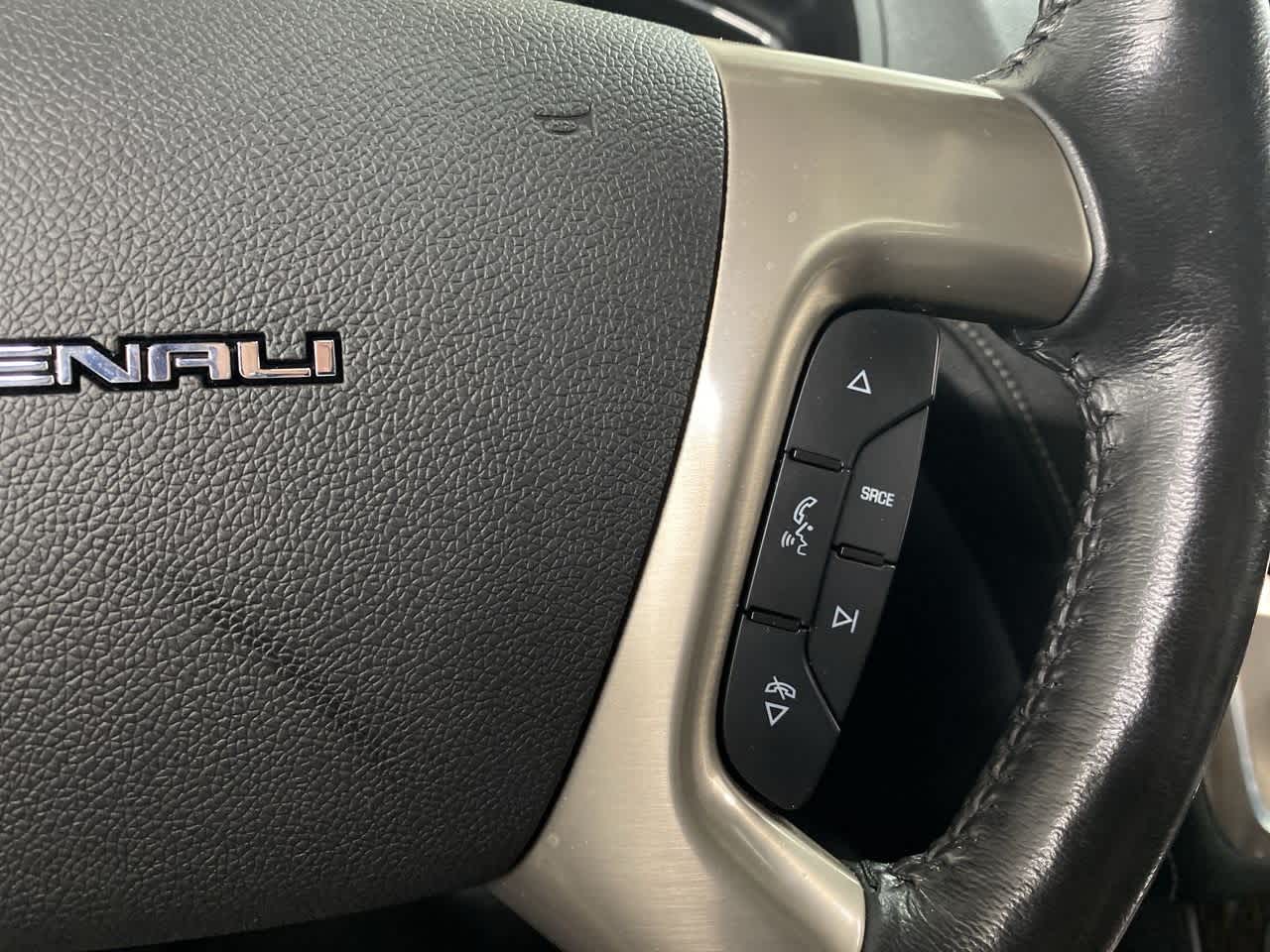 Thumbnail: 2015 GMC Acadia - 23