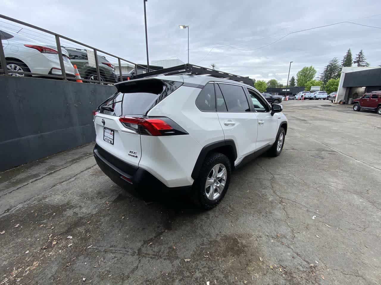 Thumbnail: 2021 Toyota RAV4 - 6