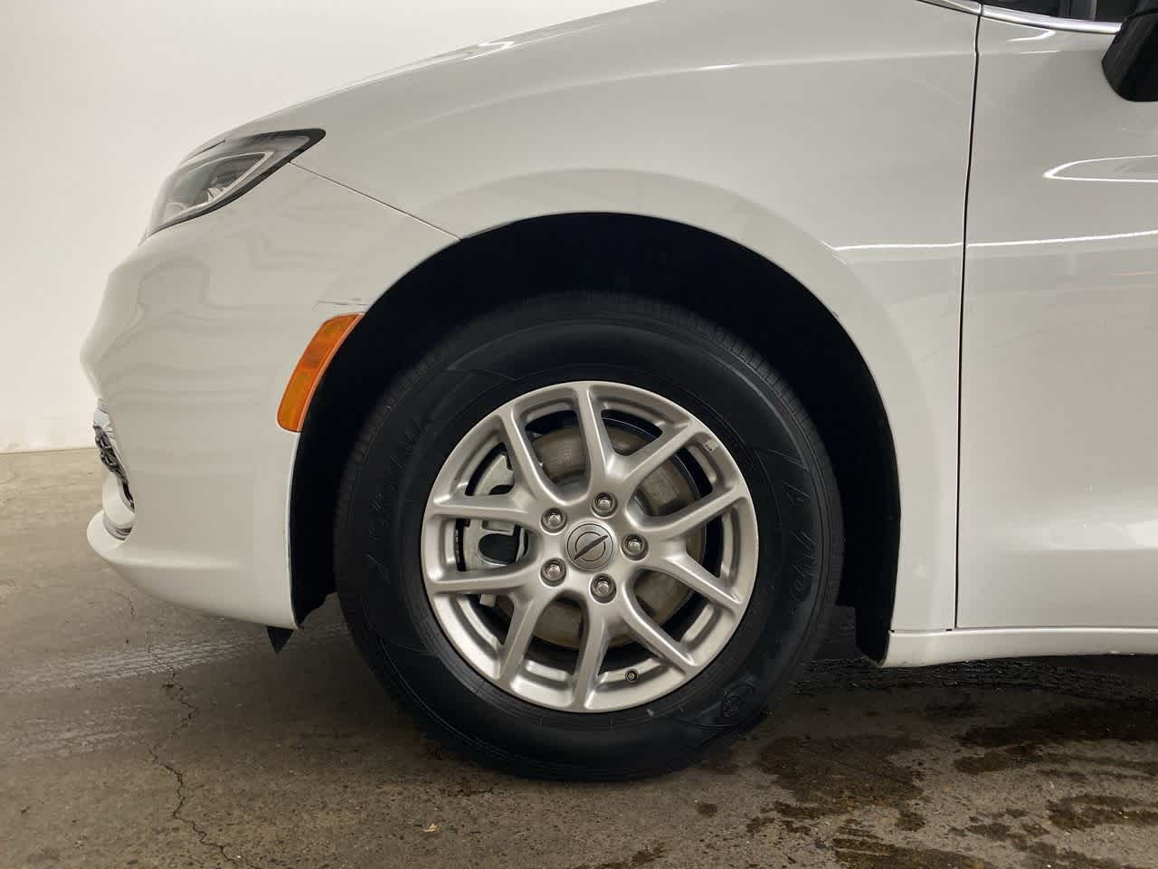 Thumbnail: 2024 Chrysler Pacifica - 11