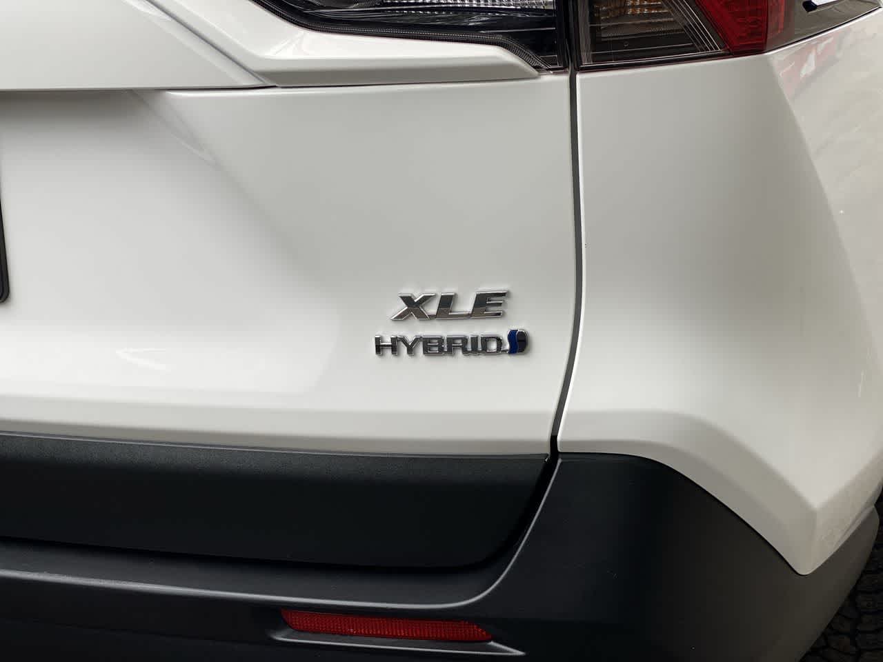 Thumbnail: 2021 Toyota RAV4 - 10