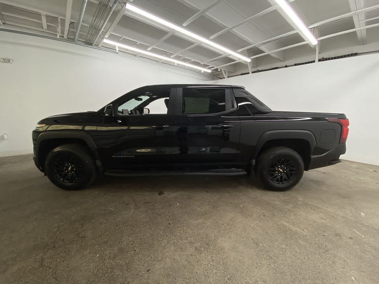 Thumbnail: 2024 Chevrolet Silverado EV - 3