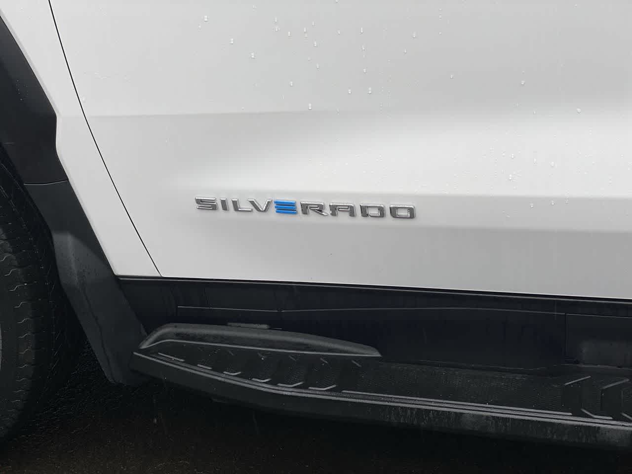 Thumbnail: 2024 Chevrolet Silverado EV - 10