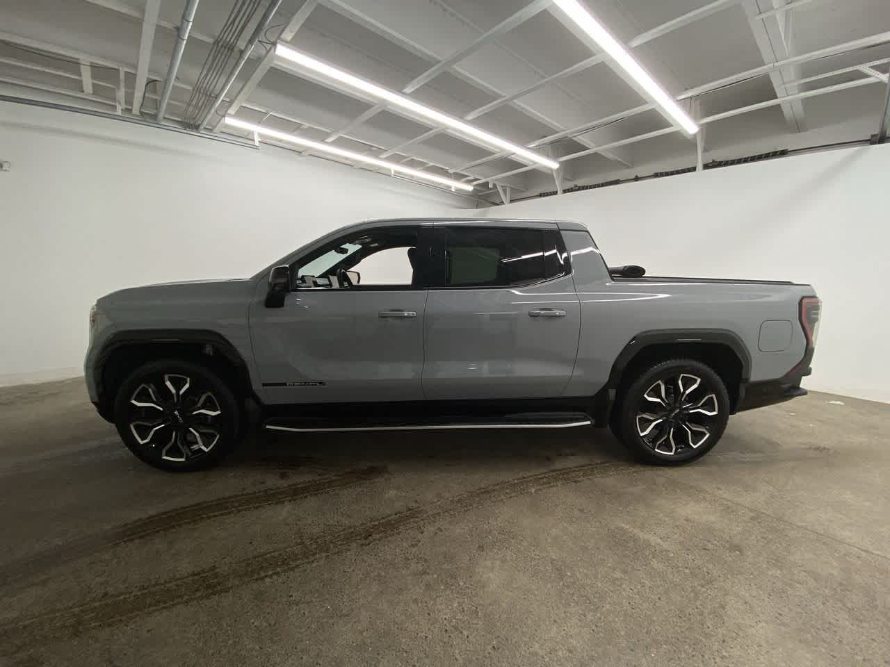 Thumbnail: 2024 GMC Sierra EV - 3
