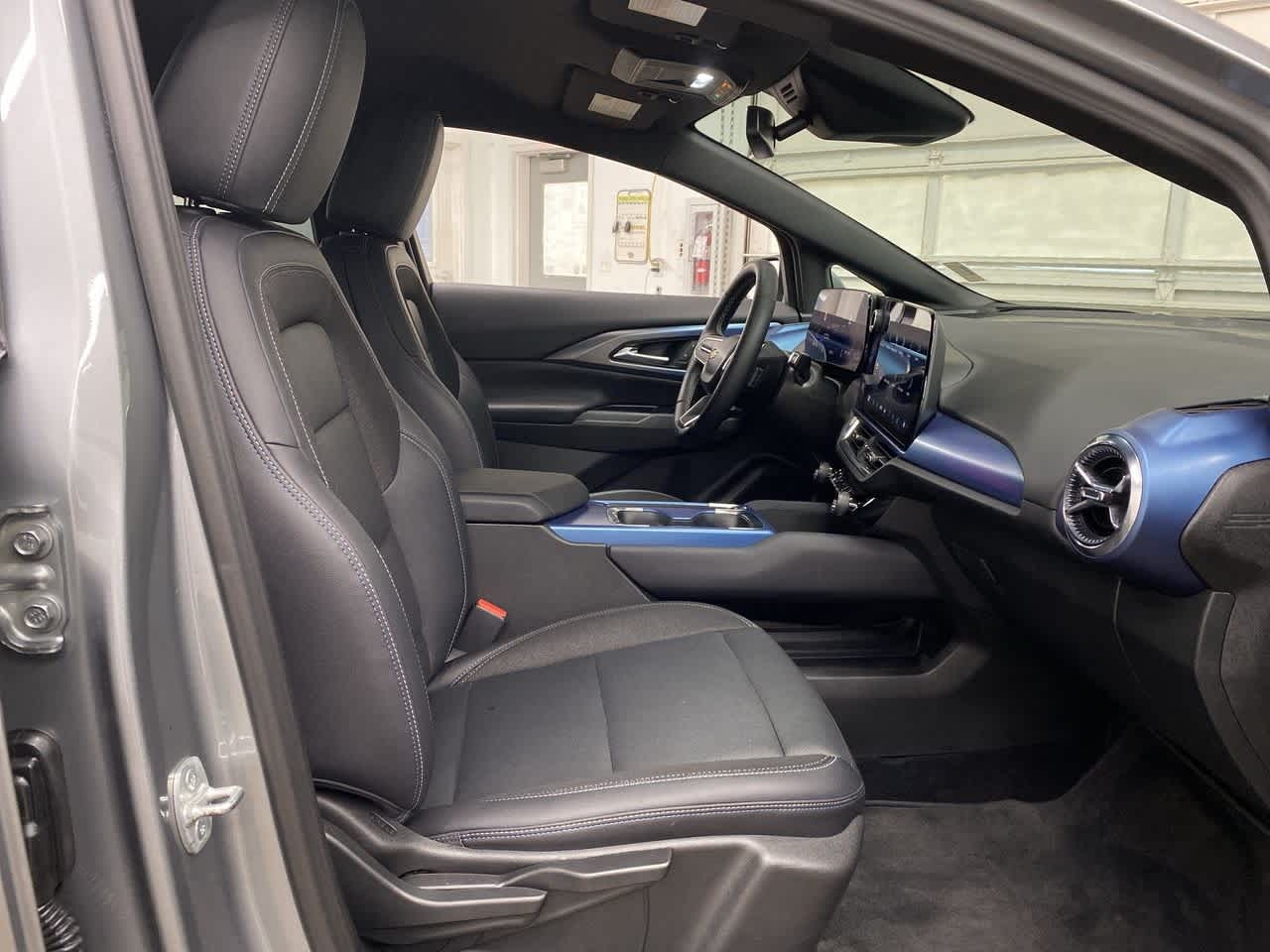 Thumbnail: 2025 Chevrolet Equinox - 18