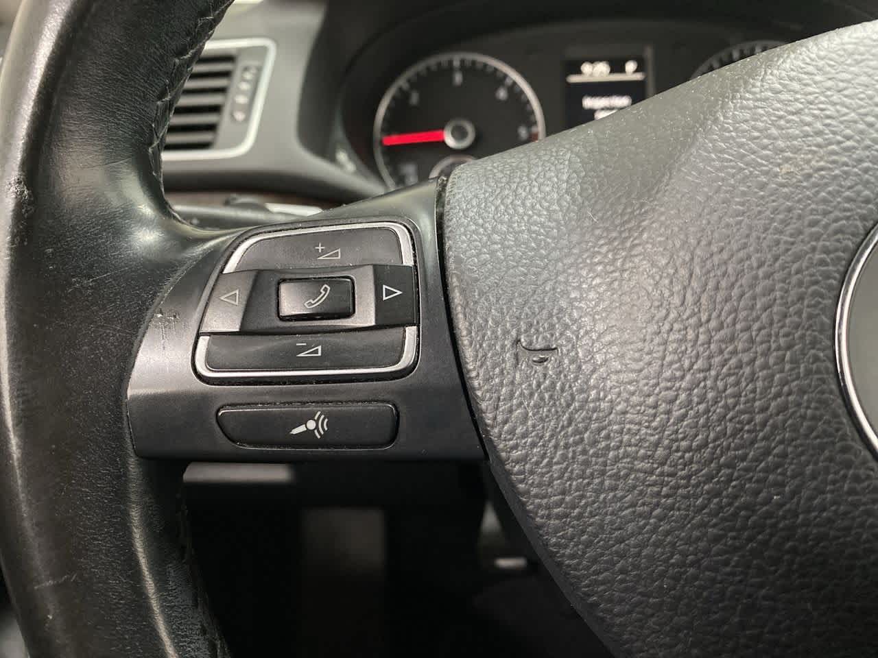 Thumbnail: 2014 Volkswagen Passat - 22