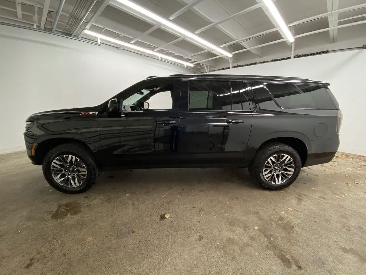 Thumbnail: 2025 Chevrolet Suburban - 3