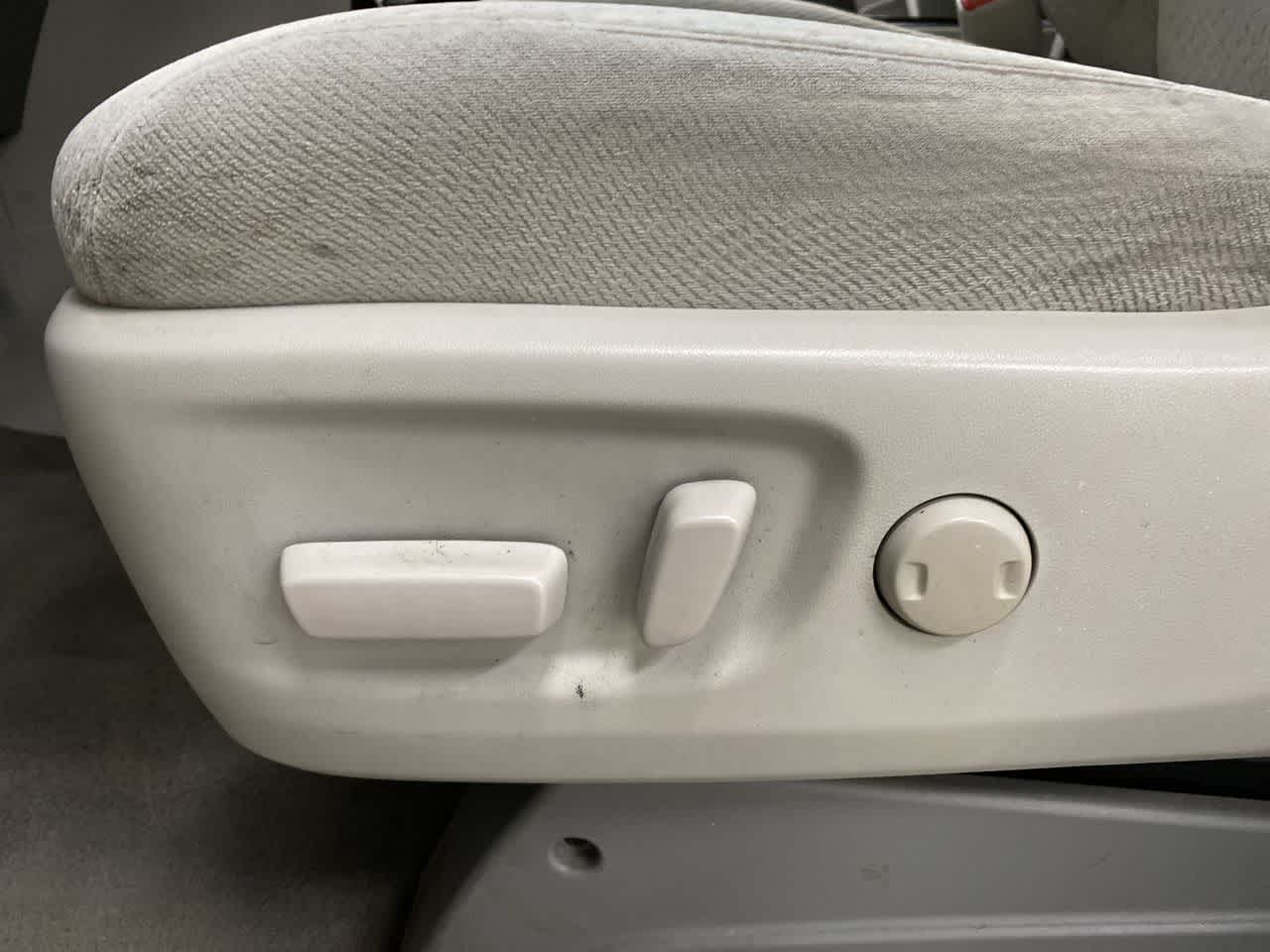 Thumbnail: 2012 Toyota Sienna - 14