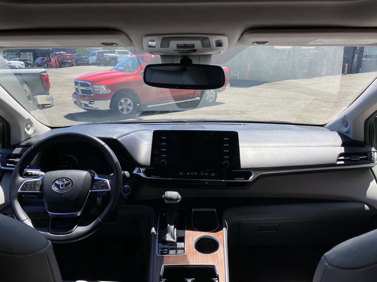 Thumbnail: 2022 Toyota Sienna - 13