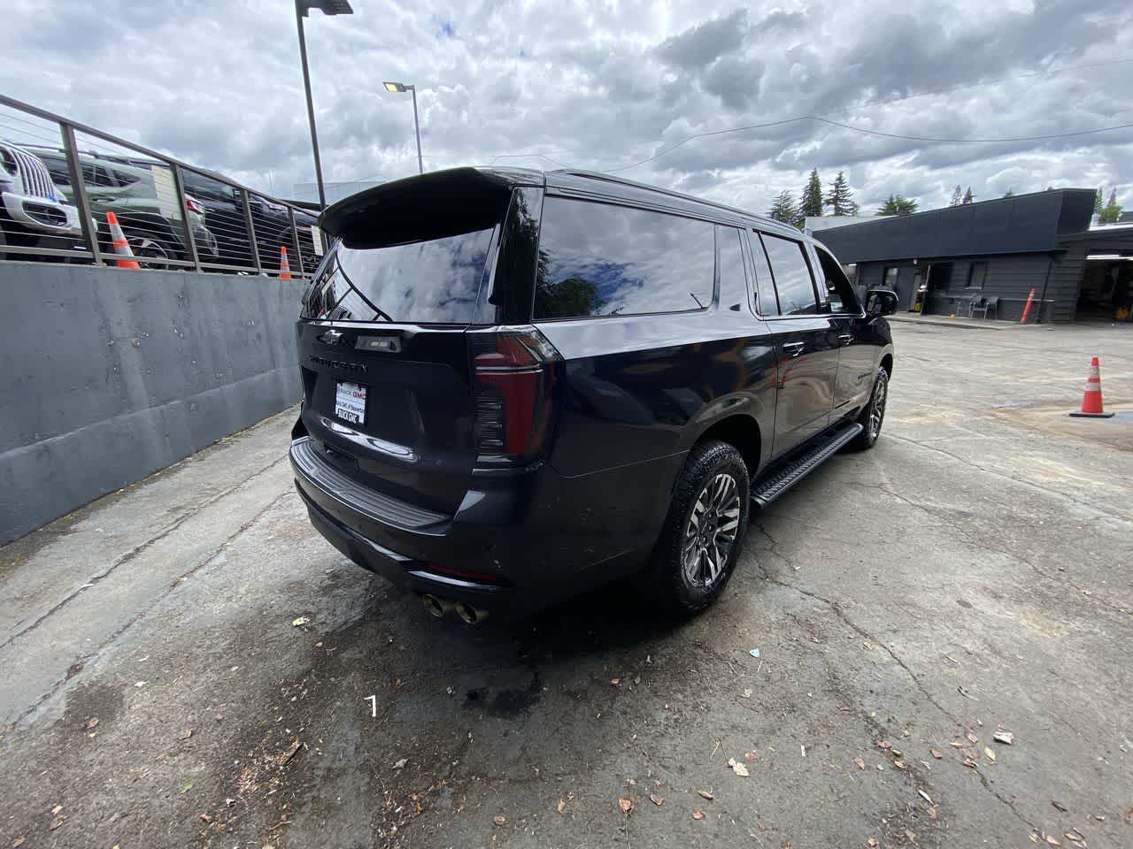 Thumbnail: 2025 Chevrolet Suburban - 6