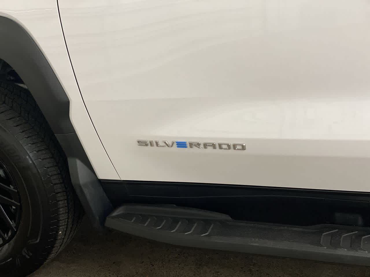 Thumbnail: 2024 Chevrolet Silverado EV - 10