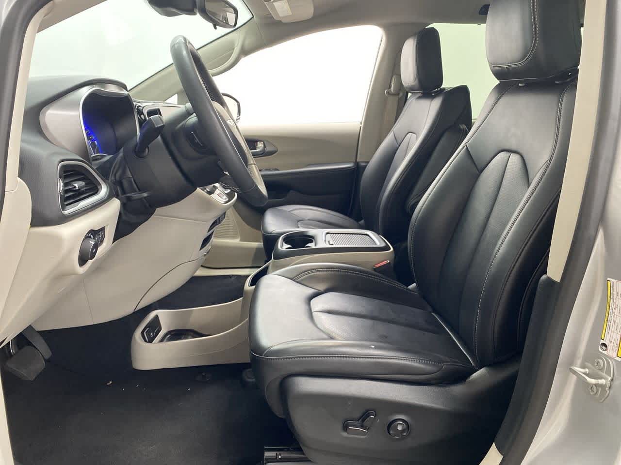 Thumbnail: 2024 Chrysler Pacifica - 15