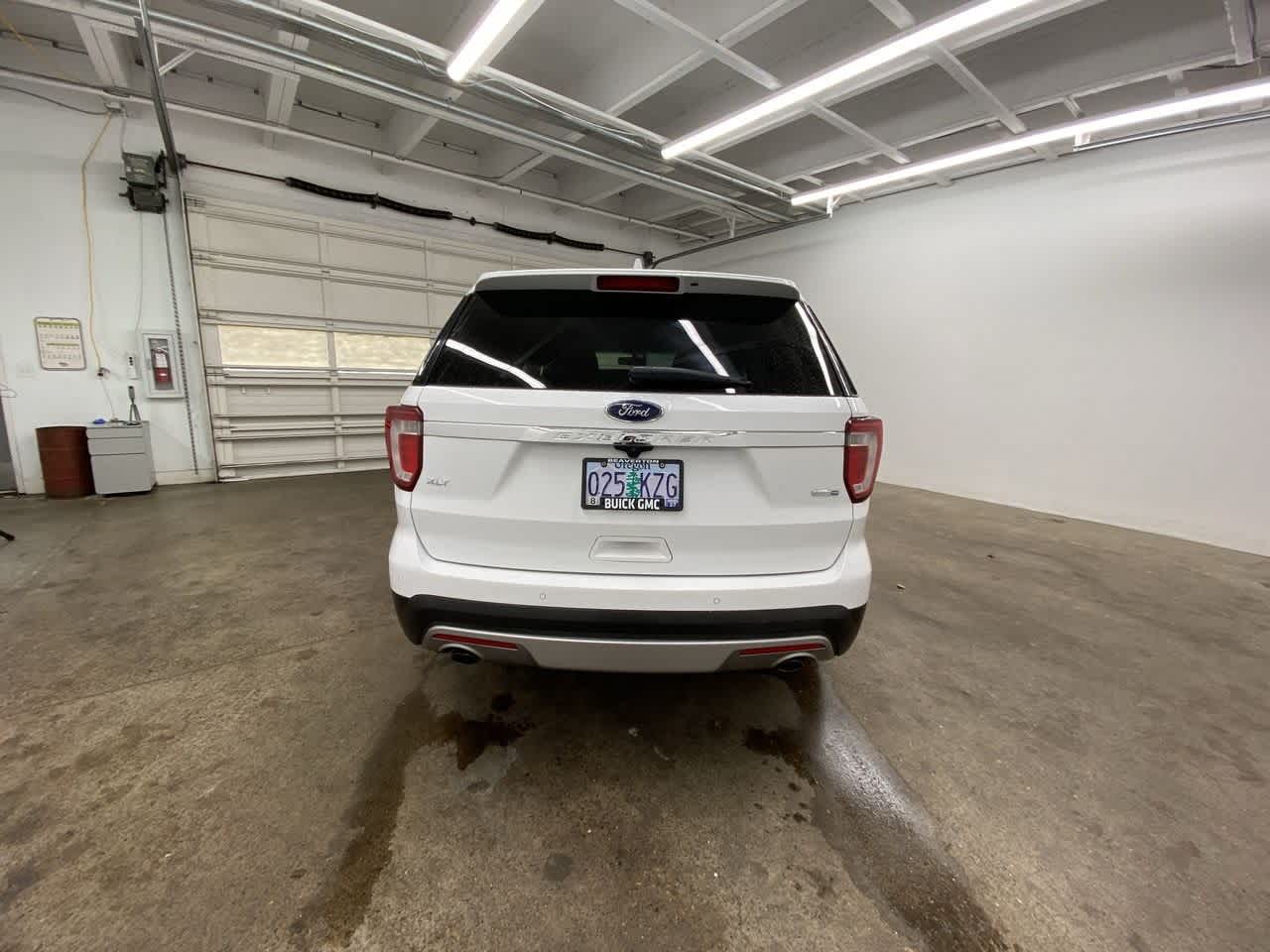 Thumbnail: 2016 Ford Explorer - 5