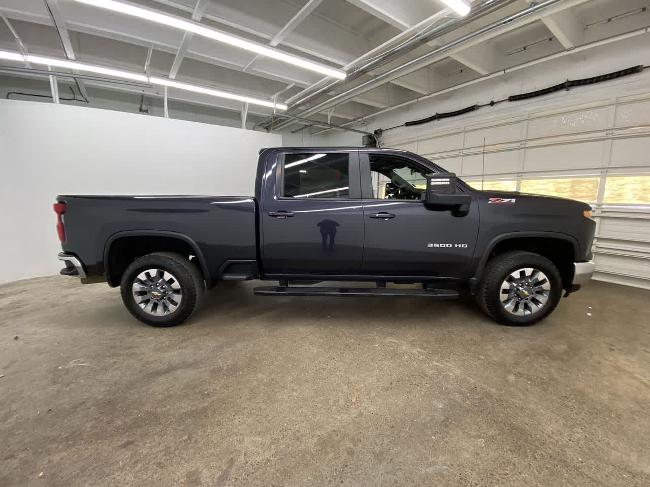 Thumbnail: 2024 Chevrolet Silverado 3500 - 7