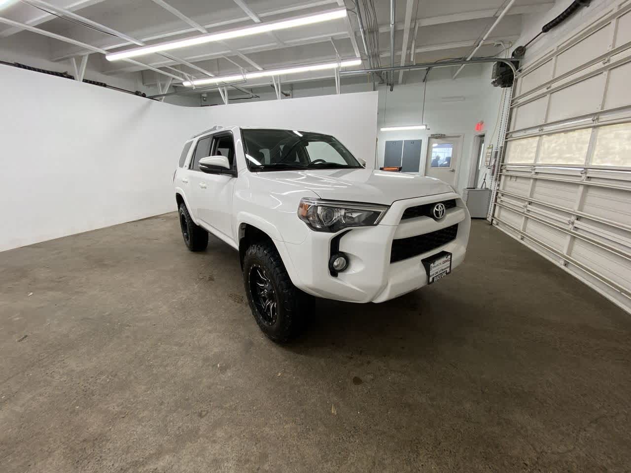 Thumbnail: 2018 Toyota 4Runner - 8