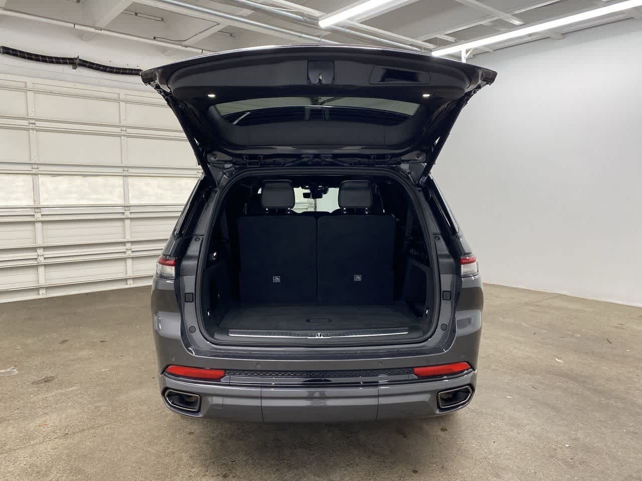 Thumbnail: 2023 Jeep Grand Cherokee - 29