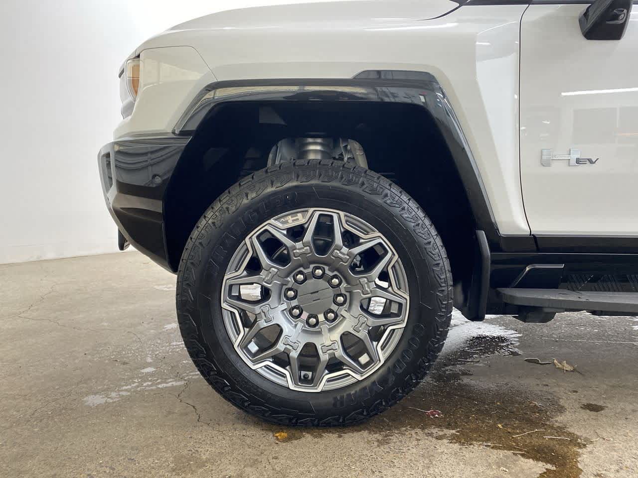 Thumbnail: 2024 GMC Hummer EV - 11