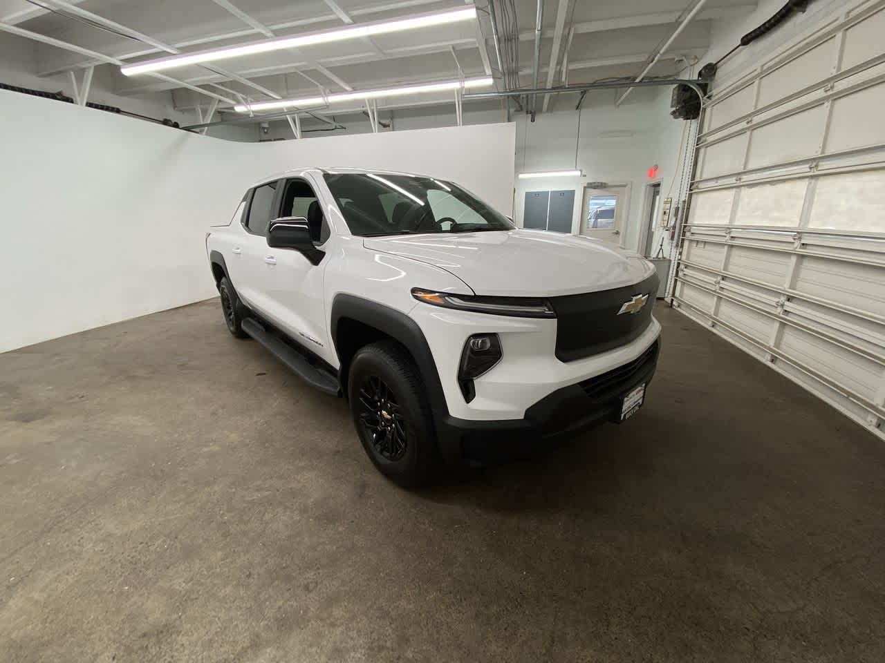 Thumbnail: 2024 Chevrolet Silverado EV - 8