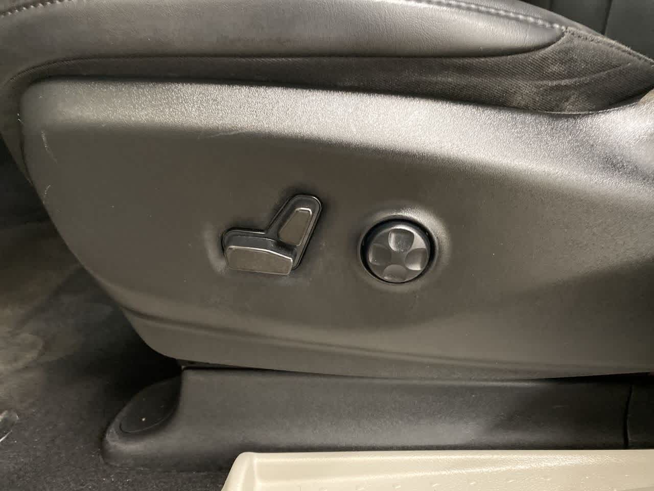 Thumbnail: 2023 Chrysler Pacifica - 14