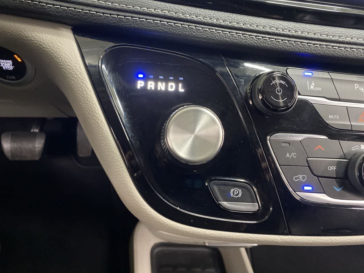 Thumbnail: 2023 Chrysler Pacifica - 25