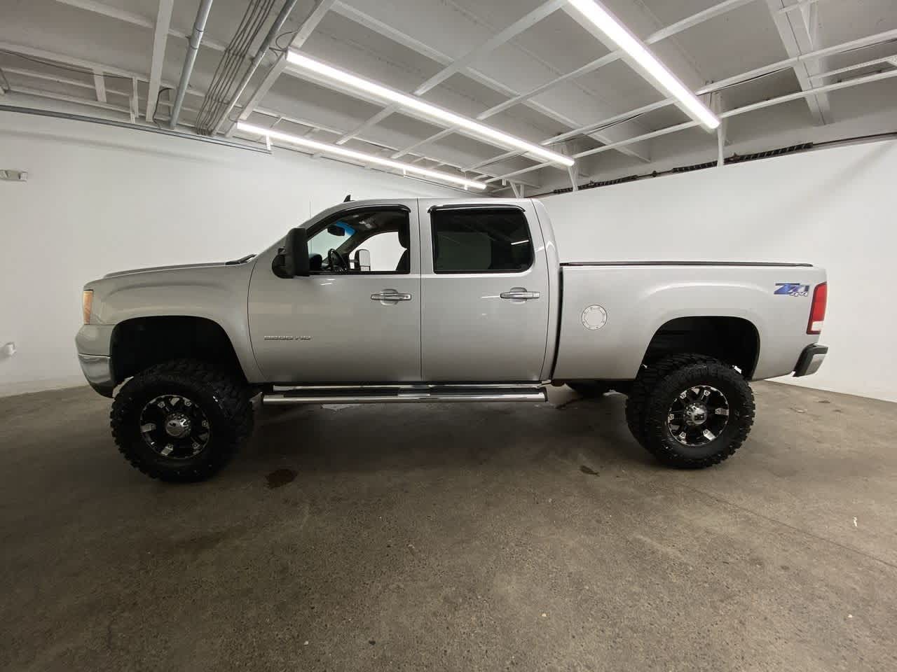 Thumbnail: 2010 GMC Sierra 2500 - 3