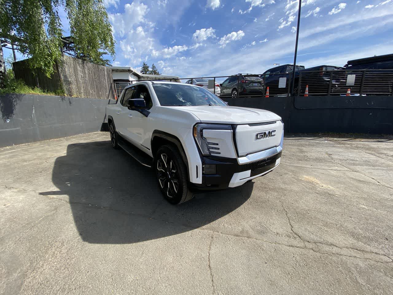 Thumbnail: 2025 GMC Sierra EV - 8