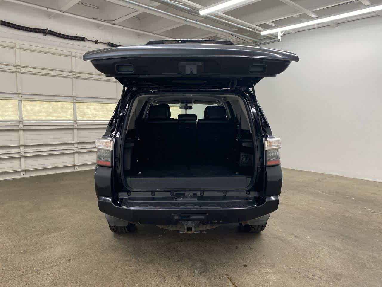 Thumbnail: 2015 Toyota 4Runner - 28