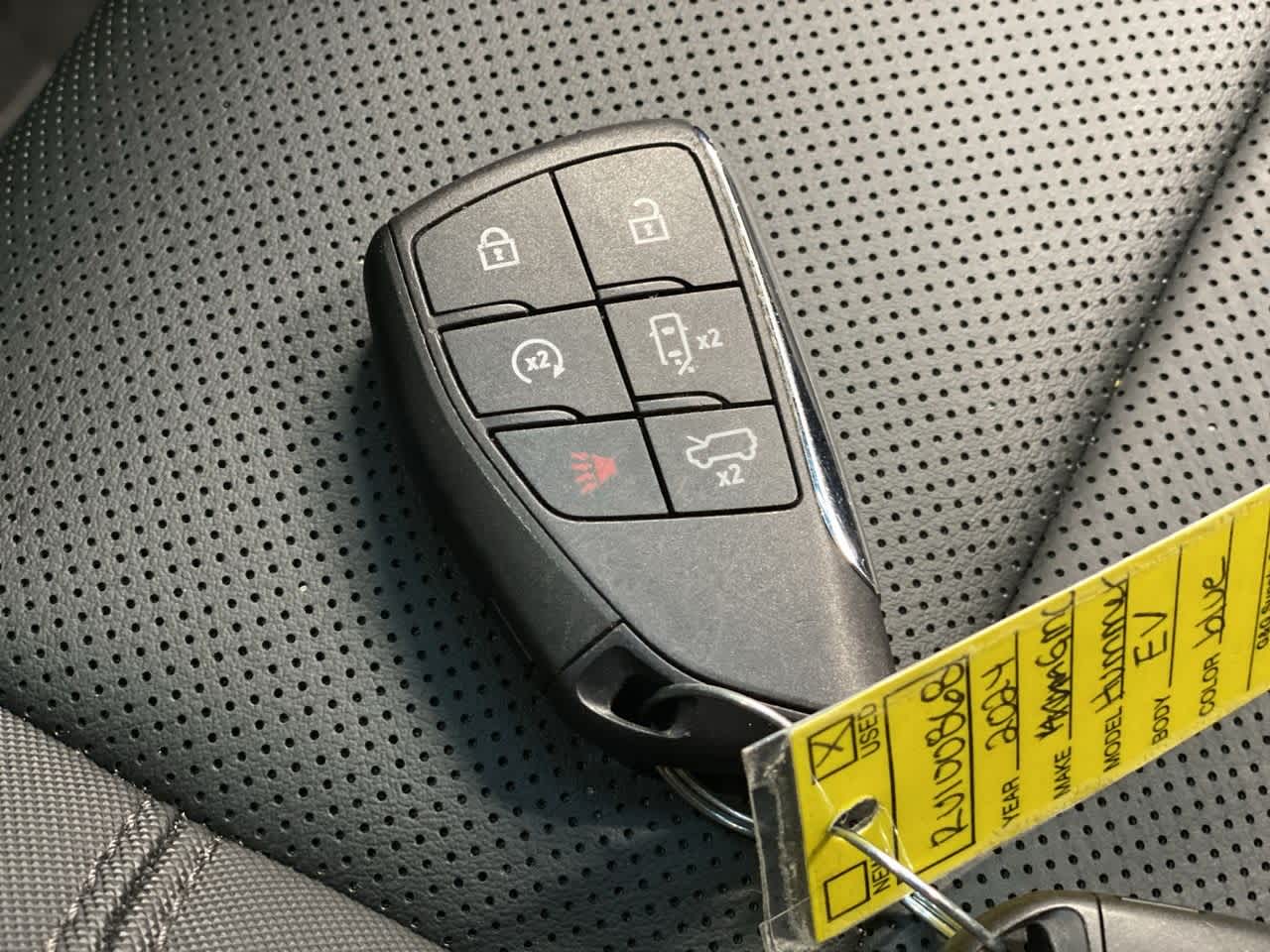 Thumbnail: 2024 GMC Hummer EV - 27