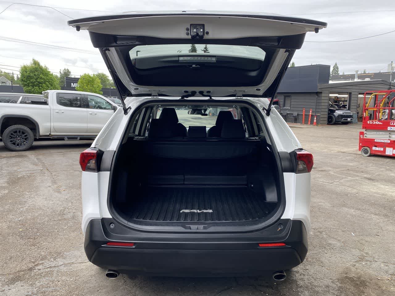 Thumbnail: 2021 Toyota RAV4 - 27