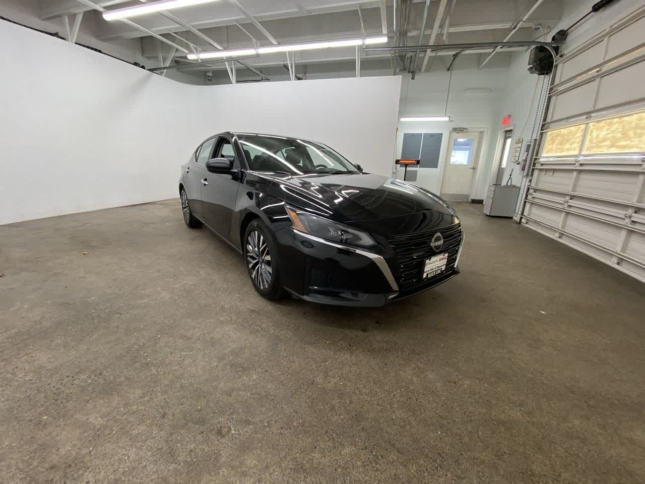 Thumbnail: 2025 Nissan Altima - 8