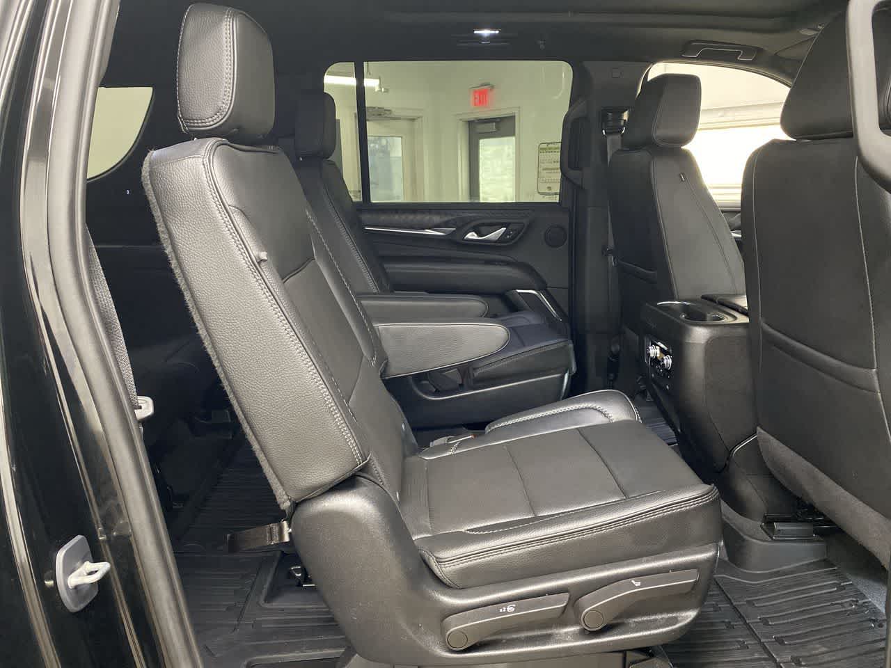 Thumbnail: 2023 GMC Yukon XL - 17