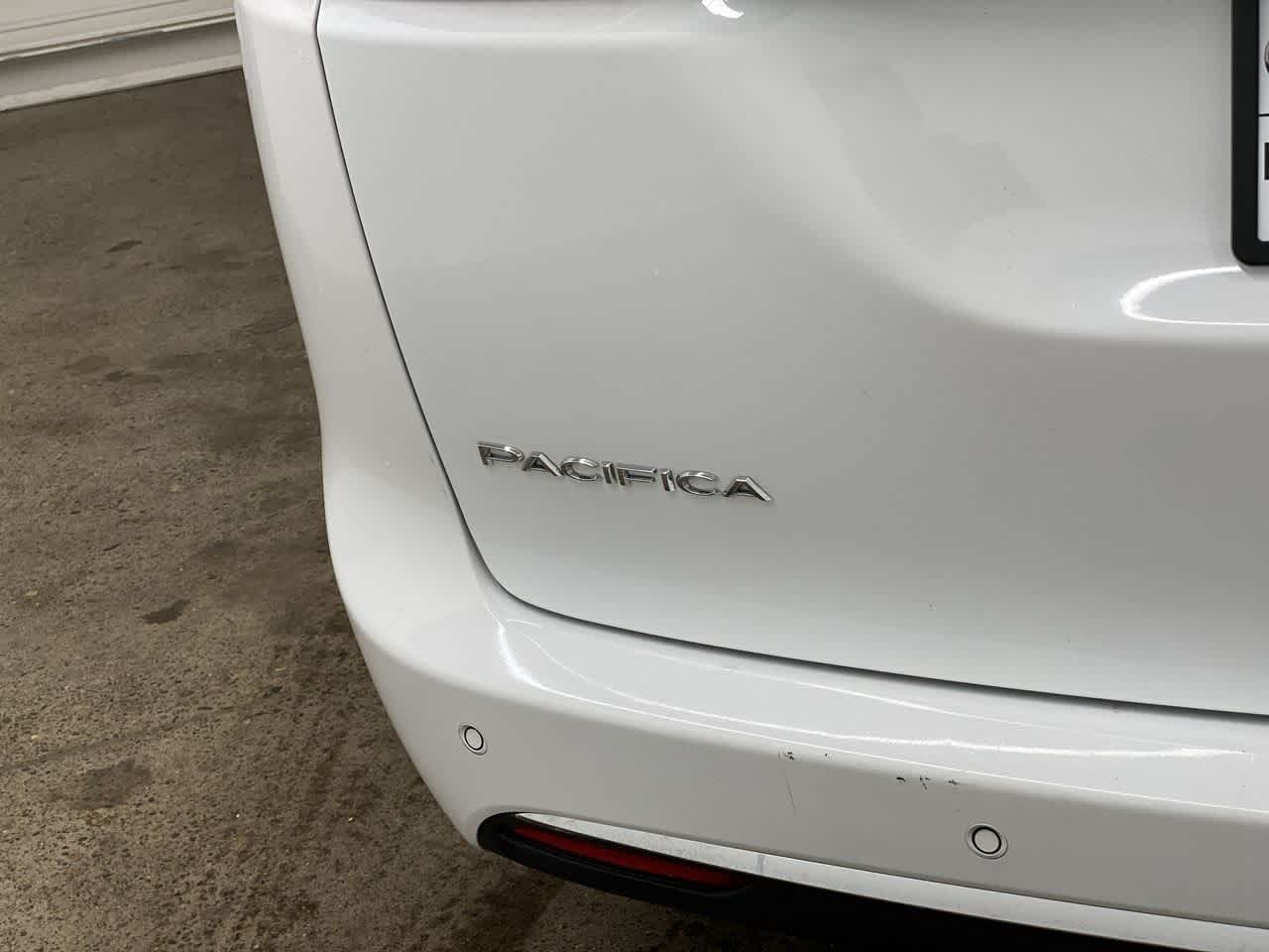 Thumbnail: 2024 Chrysler Pacifica - 10