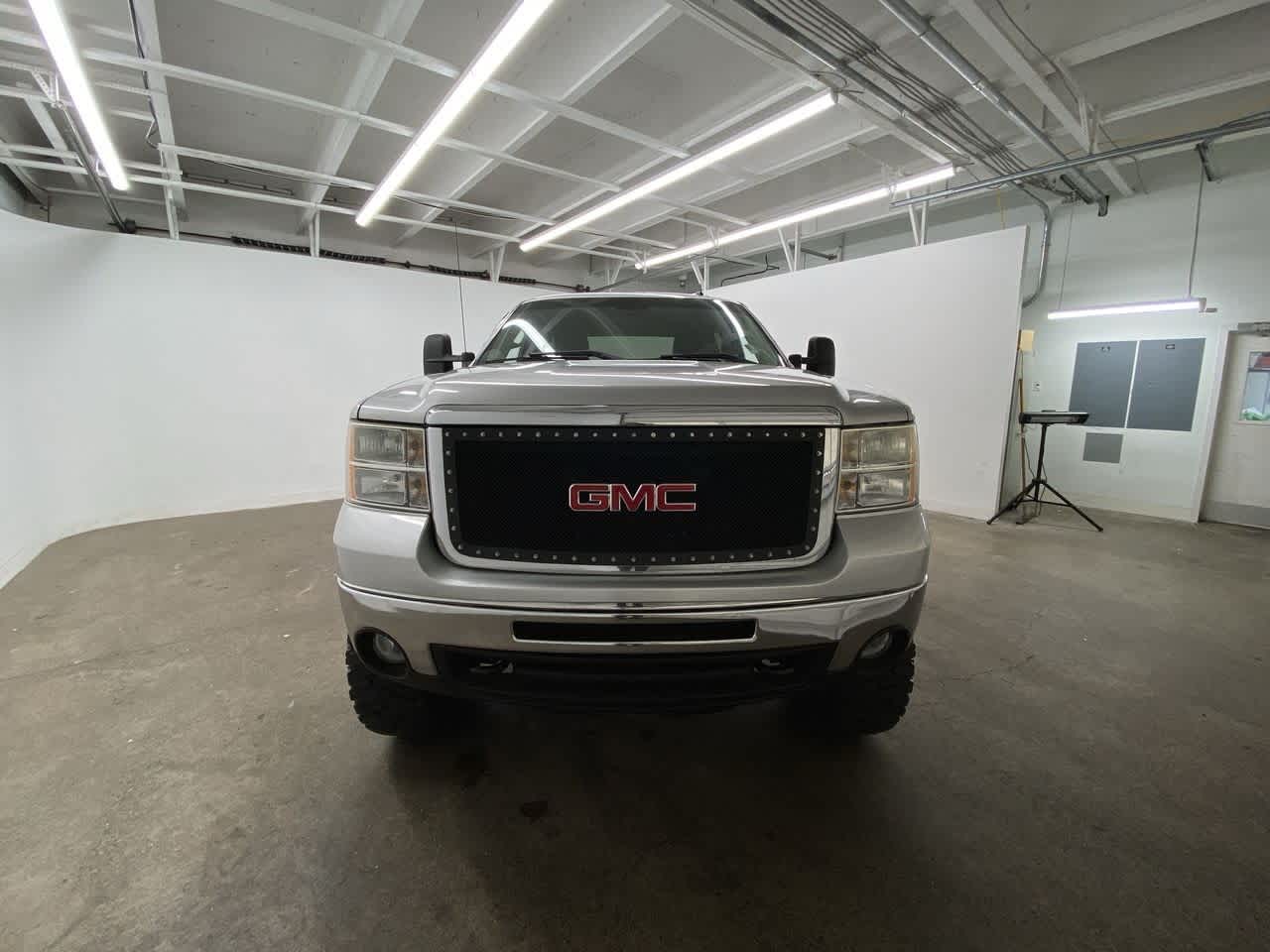 Thumbnail: 2010 GMC Sierra 2500 - 9