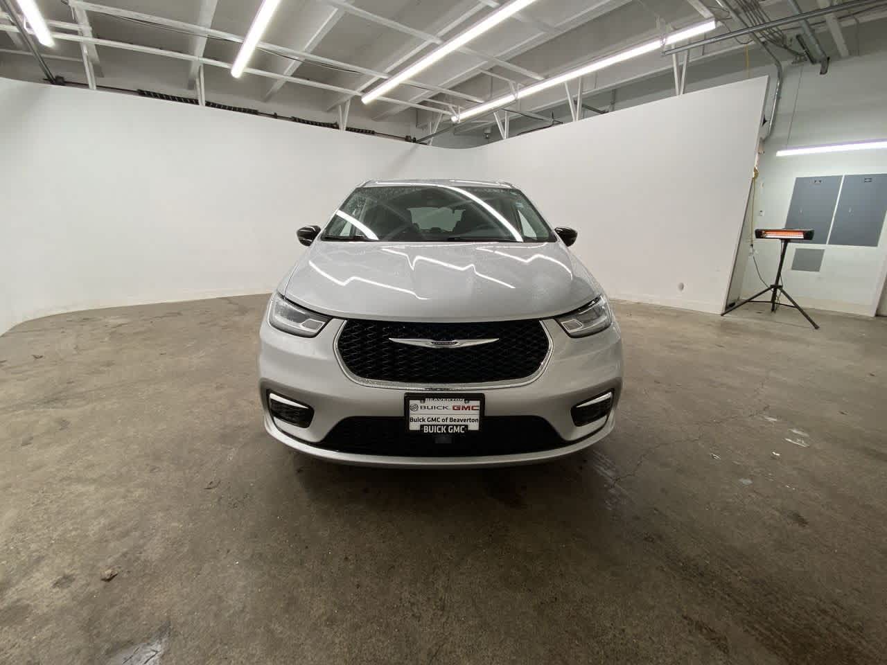 Thumbnail: 2024 Chrysler Pacifica - 9