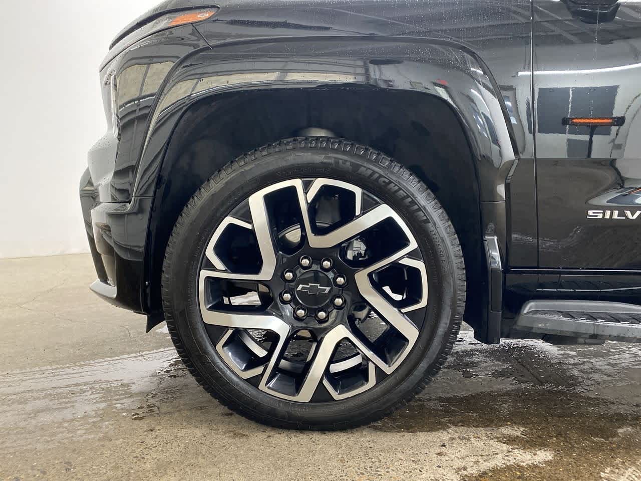 Thumbnail: 2024 Chevrolet Silverado EV - 11