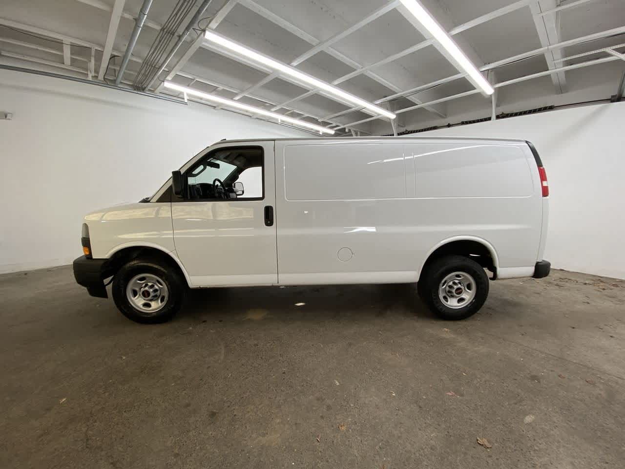 Thumbnail: 2023 GMC Savana - 3