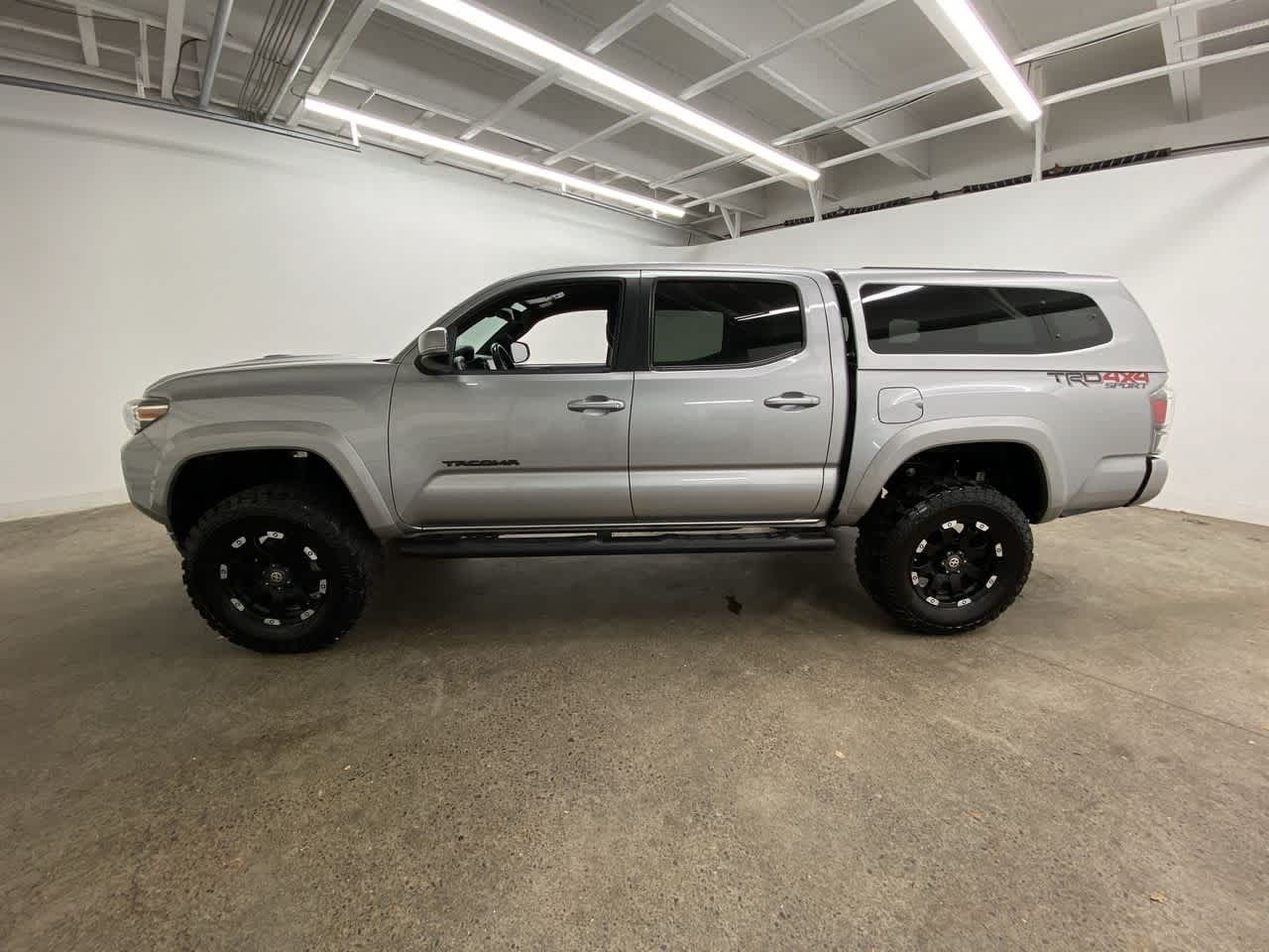 Thumbnail: 2020 Toyota Tacoma - 3