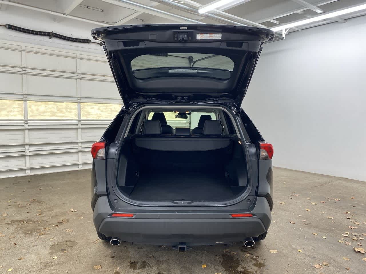 Thumbnail: 2021 Toyota RAV4 - 31