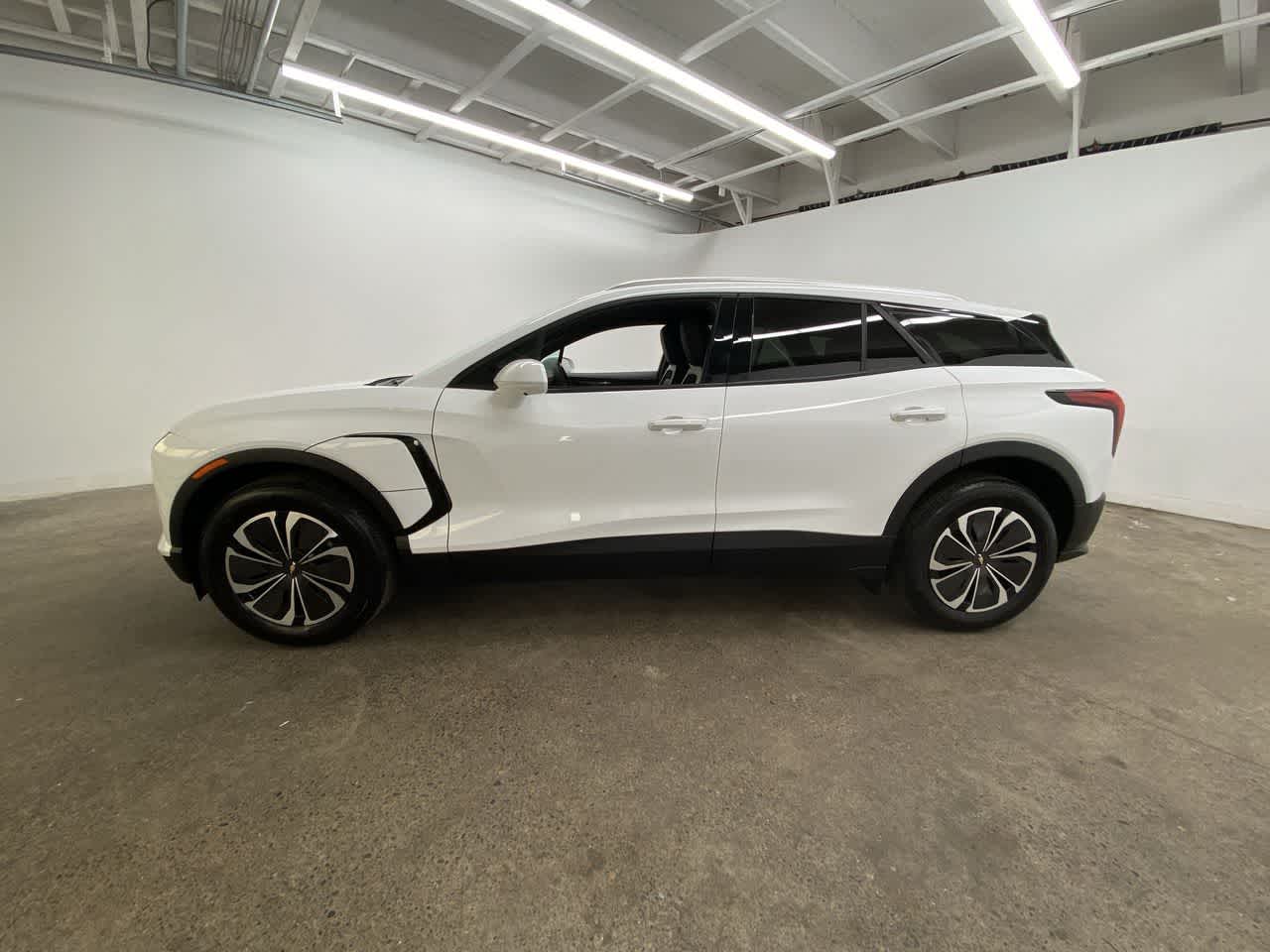 Thumbnail: 2024 Chevrolet Blazer EV - 3